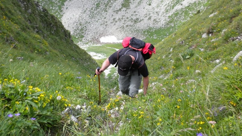 Steil geht's durch das mit einer Kette gesicherten Couloir hinauf