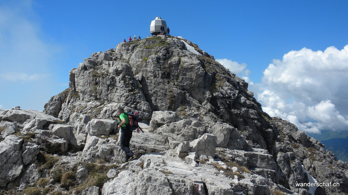 die Biwakschachtel auf der Grignetta in Sicht