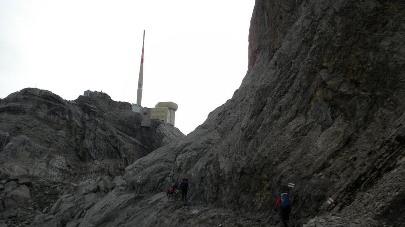 über den ehemaligen Blau Schnee Gletscher geht's dem Säntis entgegen