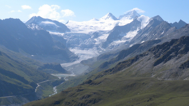 Einblick in das Gebiet von Gestern: Pigne de la Lé, Grand Cornier, Dent Blanche, Pointe de Mourti