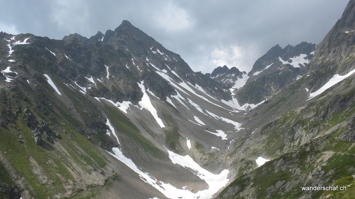 Blick Richtung Wichelpass....der gemeldeten Gewitter wegen, lassen wir das Wichelhorn sein....