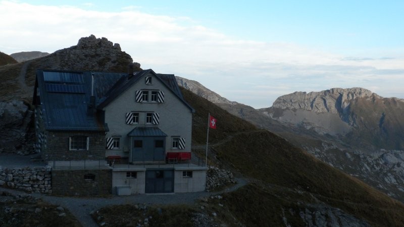 die Rotsteinpasshütte von oben gesehen