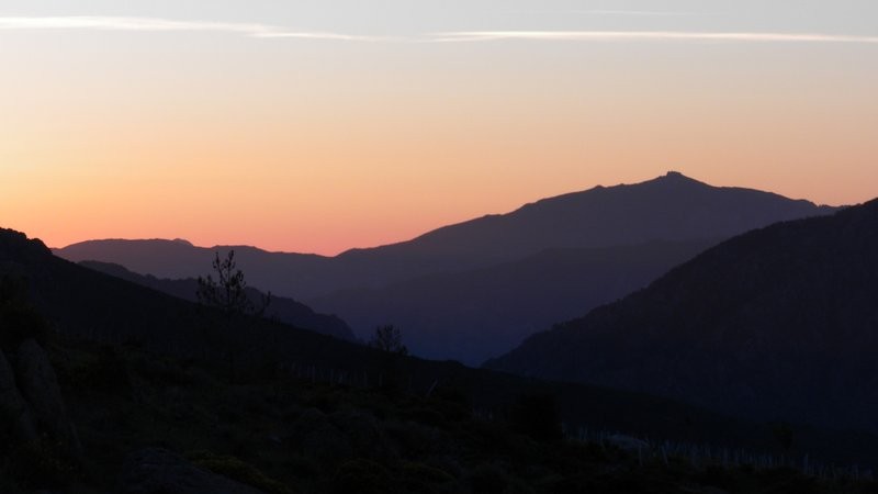 und zu gleich im Rückken der Sonnenaufgang