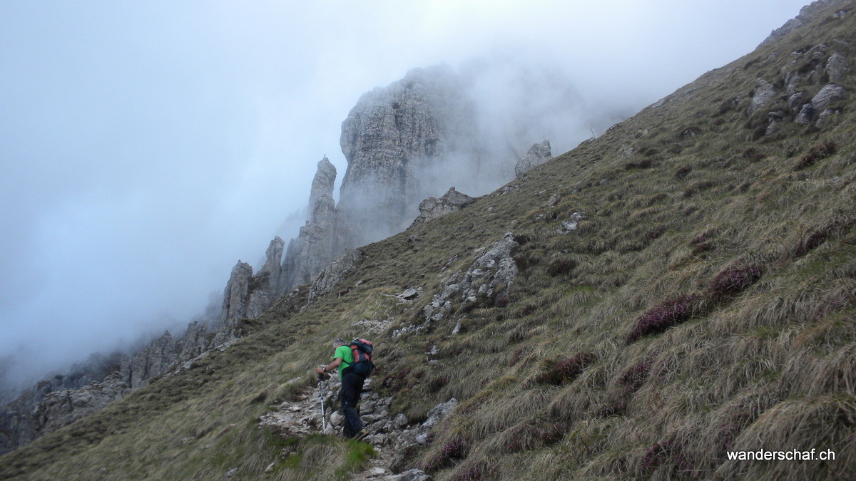 spezielle Stimmung....der Nebel streicht um die bizarren Zacken