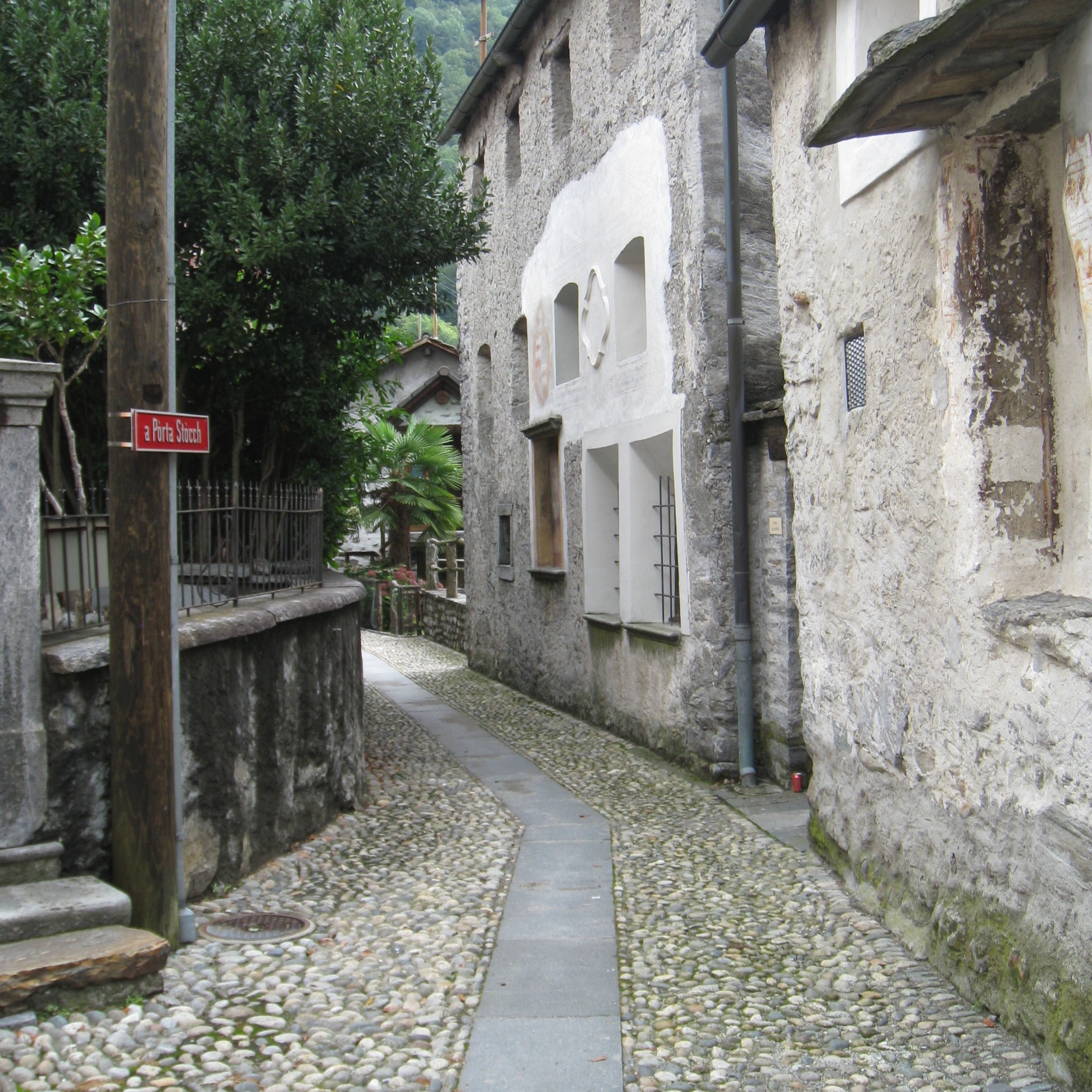 nun der Gasse folgen