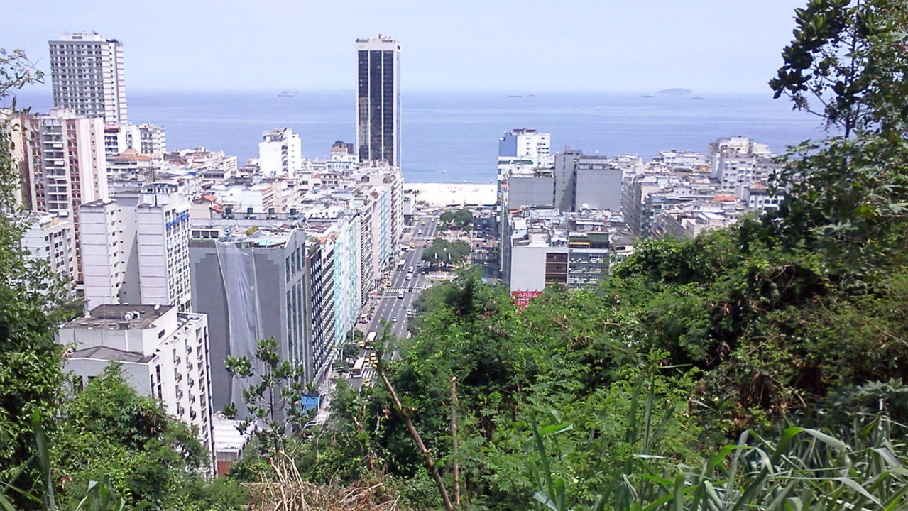 Av Princesa Isabel vista da Vila Militar de Copacabana