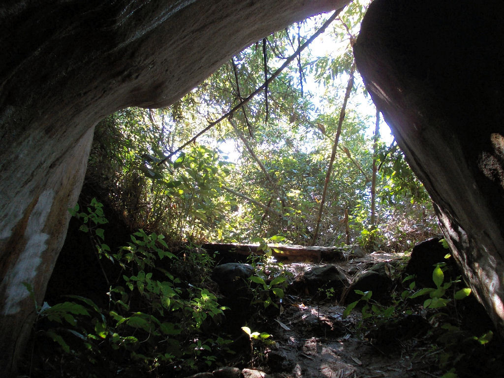 Uma pequena gruta é uma atraçõ inicial