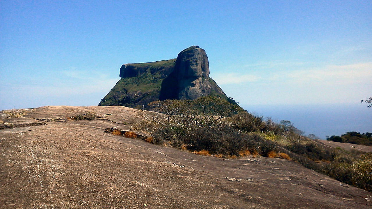 E a Pedra da Gá vea vai surgindo ...