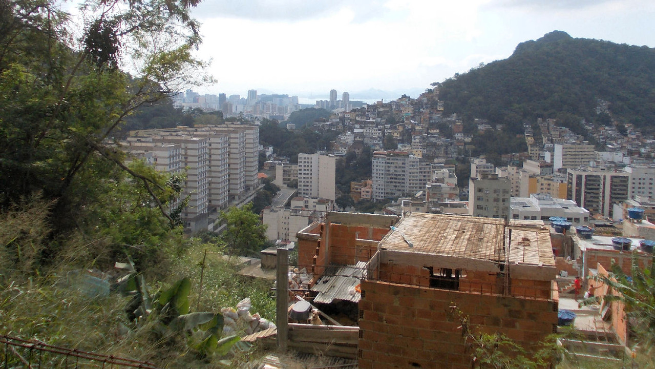 Uma das últimas casas no alto do morro