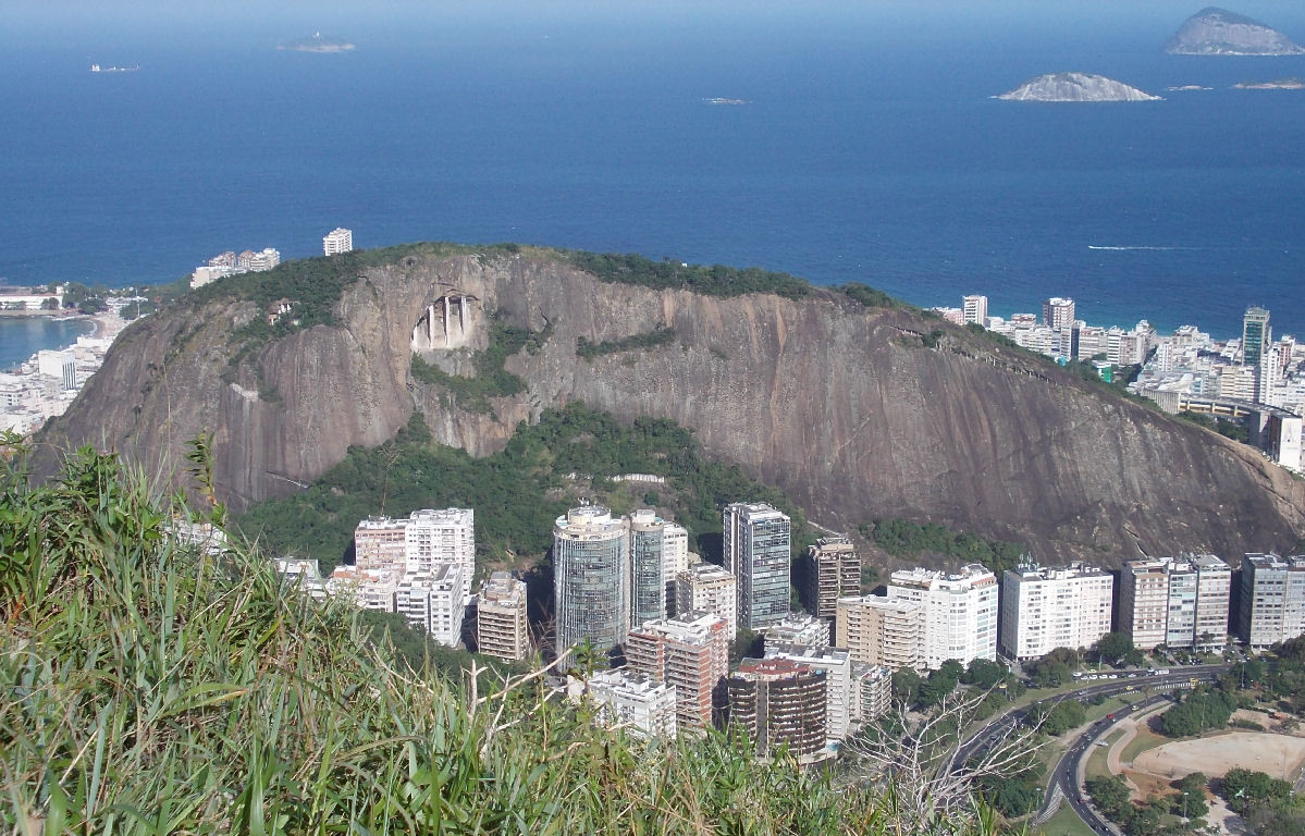 ... mas permite ângulos adicionais de visão.