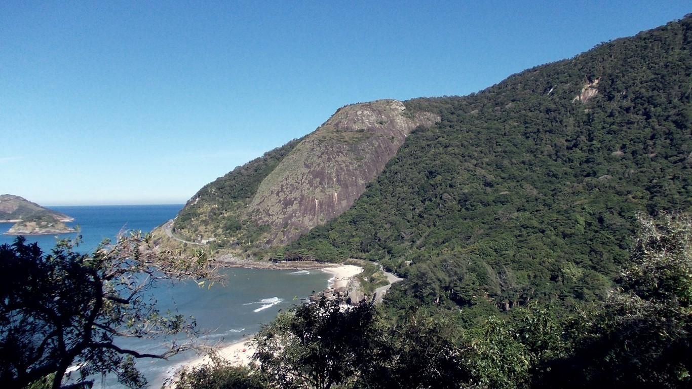 Prainha e Pedra do Cabrito