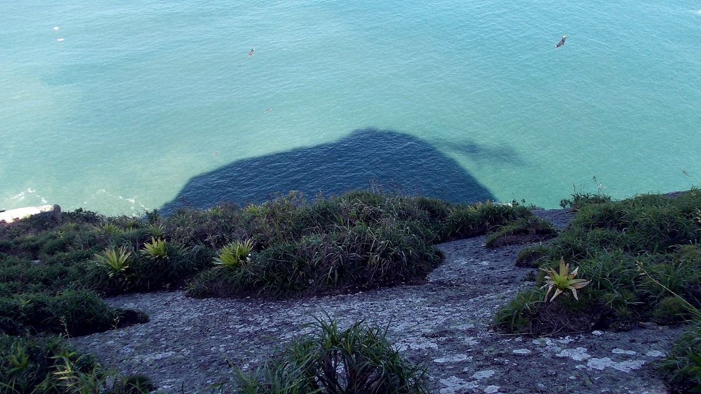  Serena é a sombra do gigante de pedra