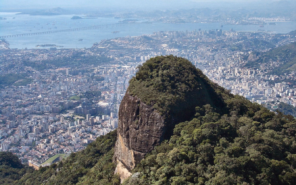 Pico do Andaraí Maior