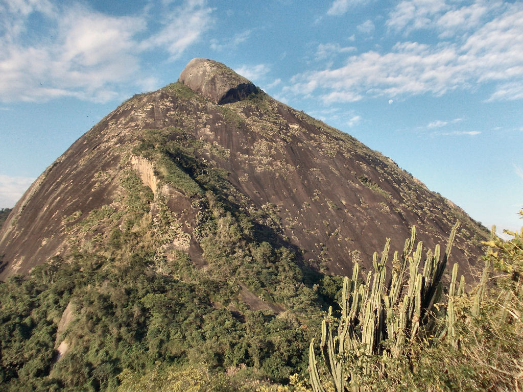 Morro dos Cabritos visto da Pedra do Urubu.