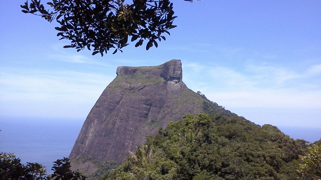 A Pedra da Gávea é o maior bloco de pedra a beira-mar do planeta