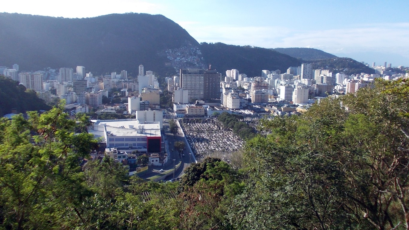A visão do cemitério ...