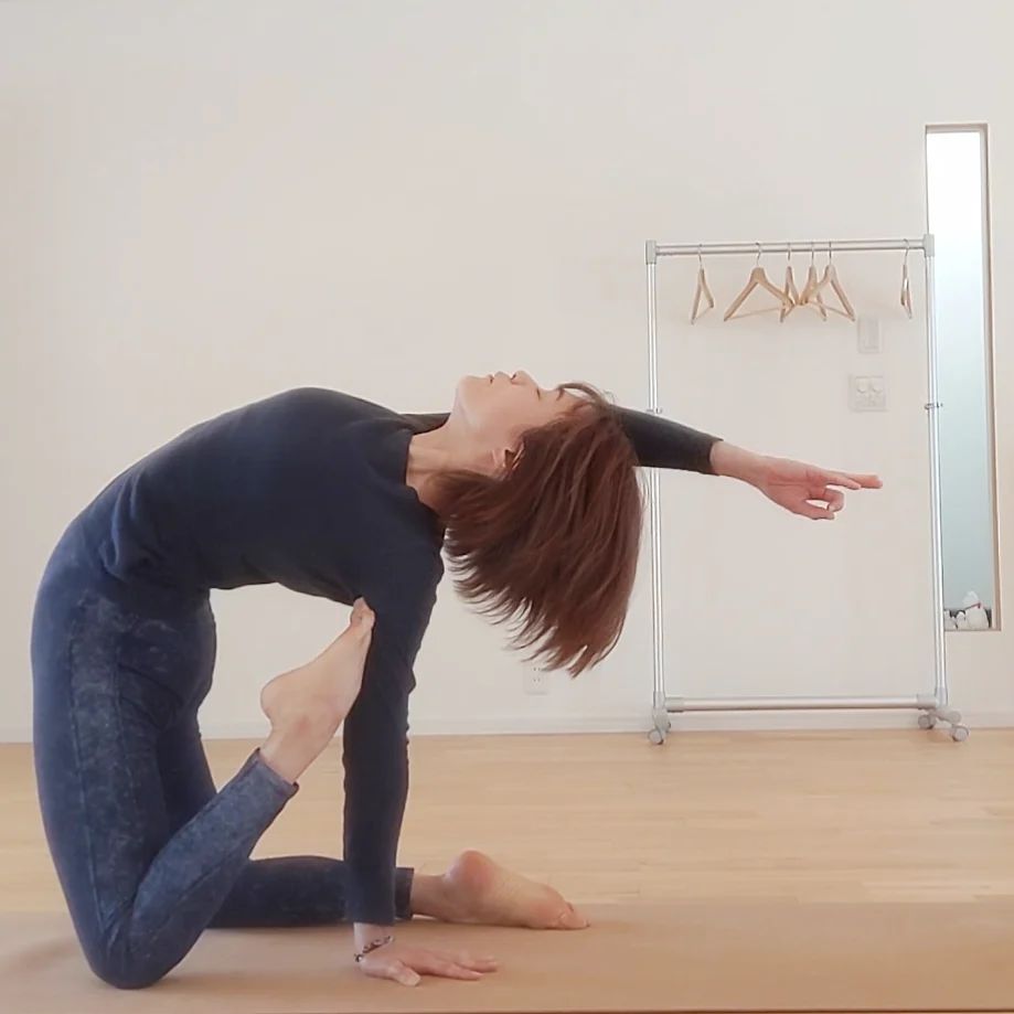 泥の中の蓮 mumuksu yoga(ムムクシュヨガ) ヨガ、瞑想講師、マインドフルネストレーナー 小田祥子 泥の中の蓮 mumuksu yoga(ムムクシュヨガ) ヨガ、瞑想講師、マインドフルネストレーナー 小田祥子