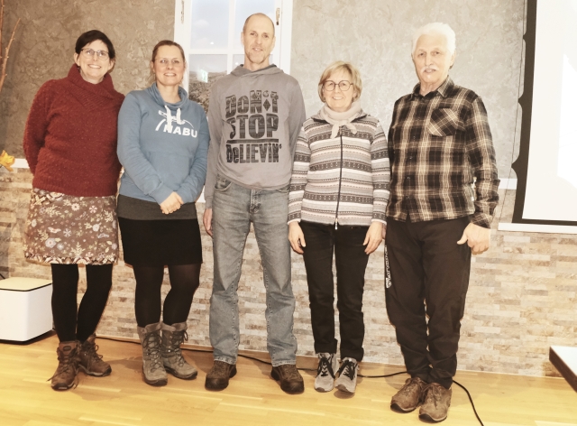 Vorstand des NABU Lindhorst (v.l.n.r.): Tina Huth, Dr. Anna Schulte-Eickholt, Thomas Huth, Marianne Krzykowski, Dieter Wagner (Foto: NABU/M. Wilke)