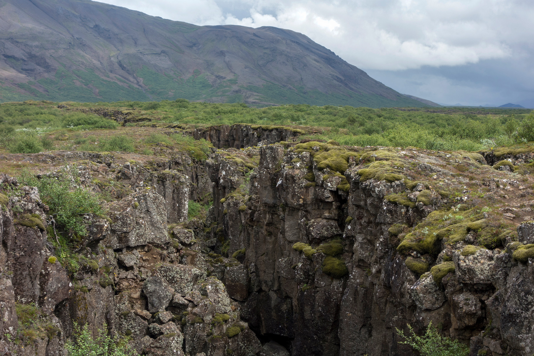 Erdspalte im Þingvellir-Nationalpark