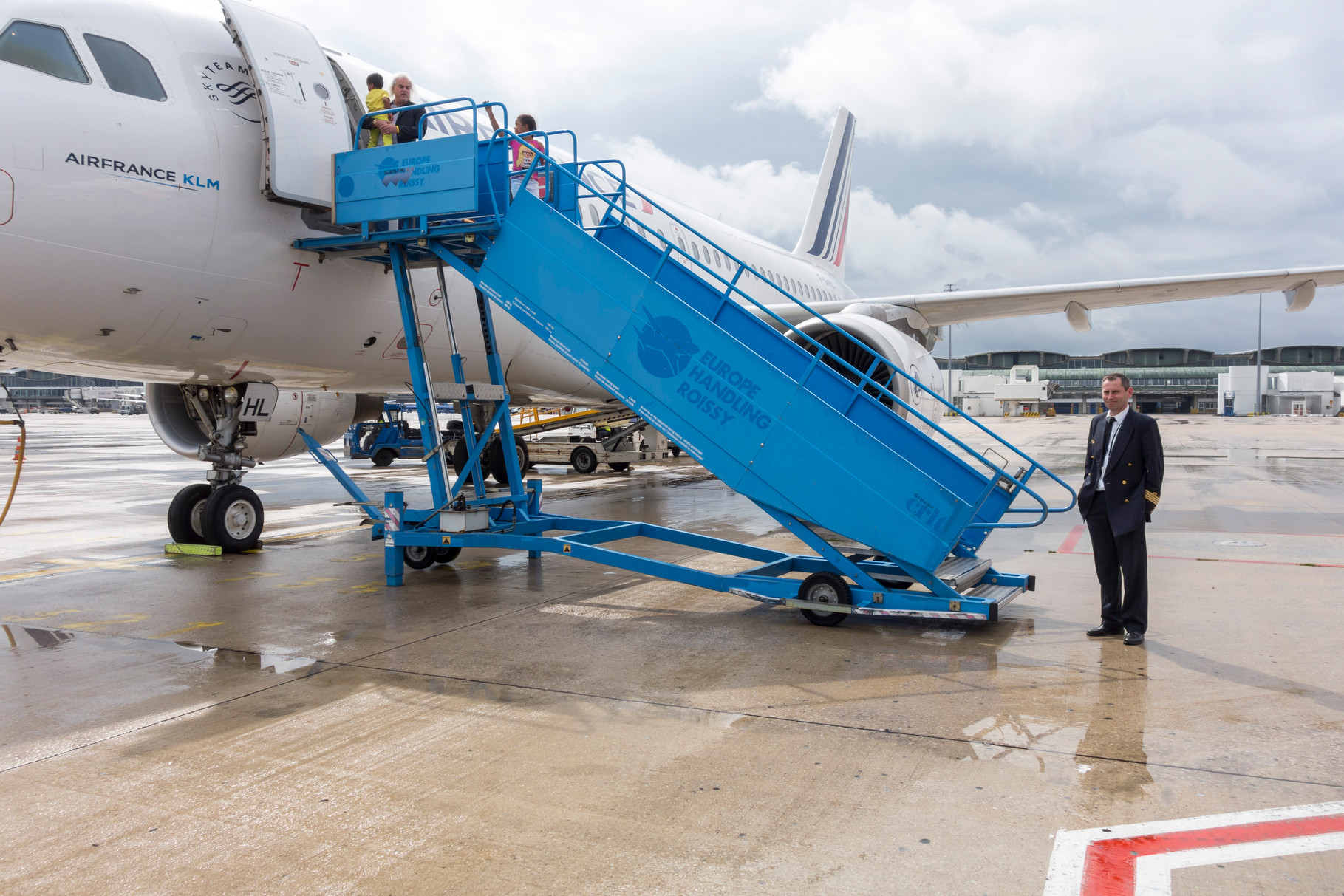 Unser Pilot beim Umstieg in Paris