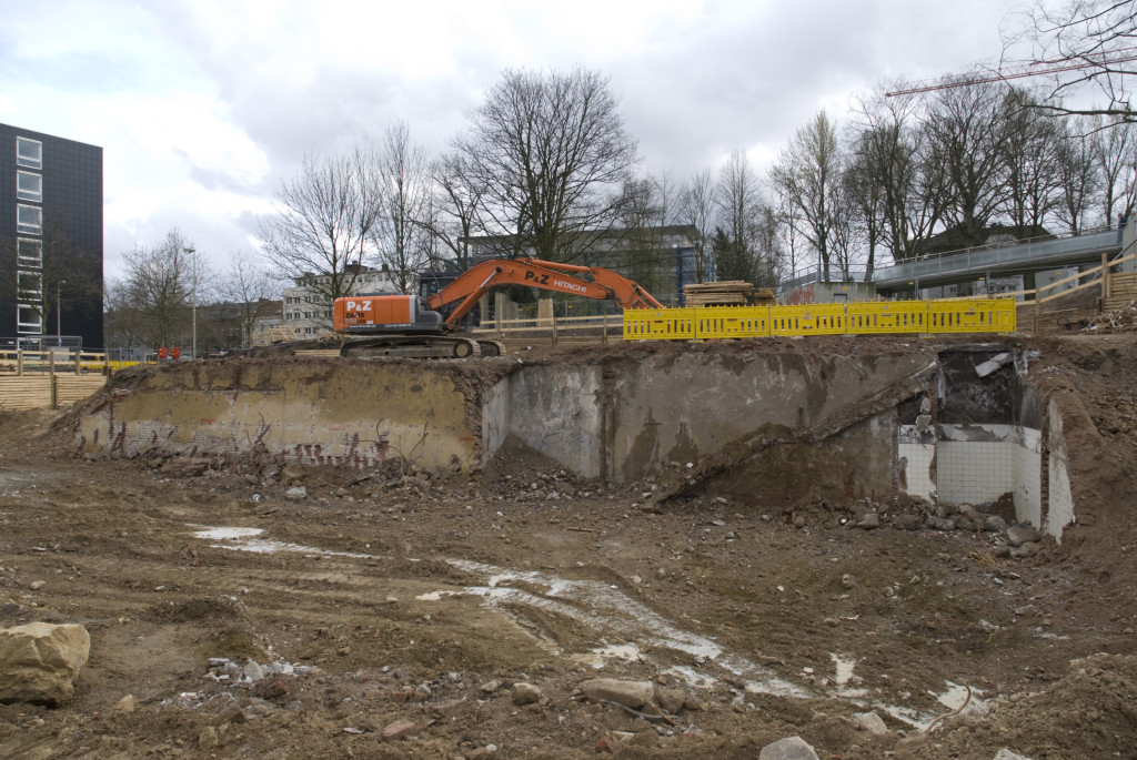 Mauerreste des Kinos, März 2008