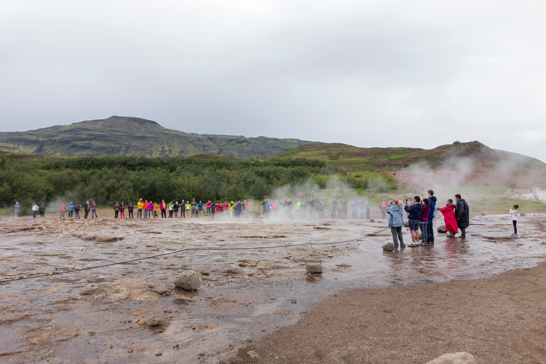 warten auf den Ausbruch des Geysirs Strokkur, 