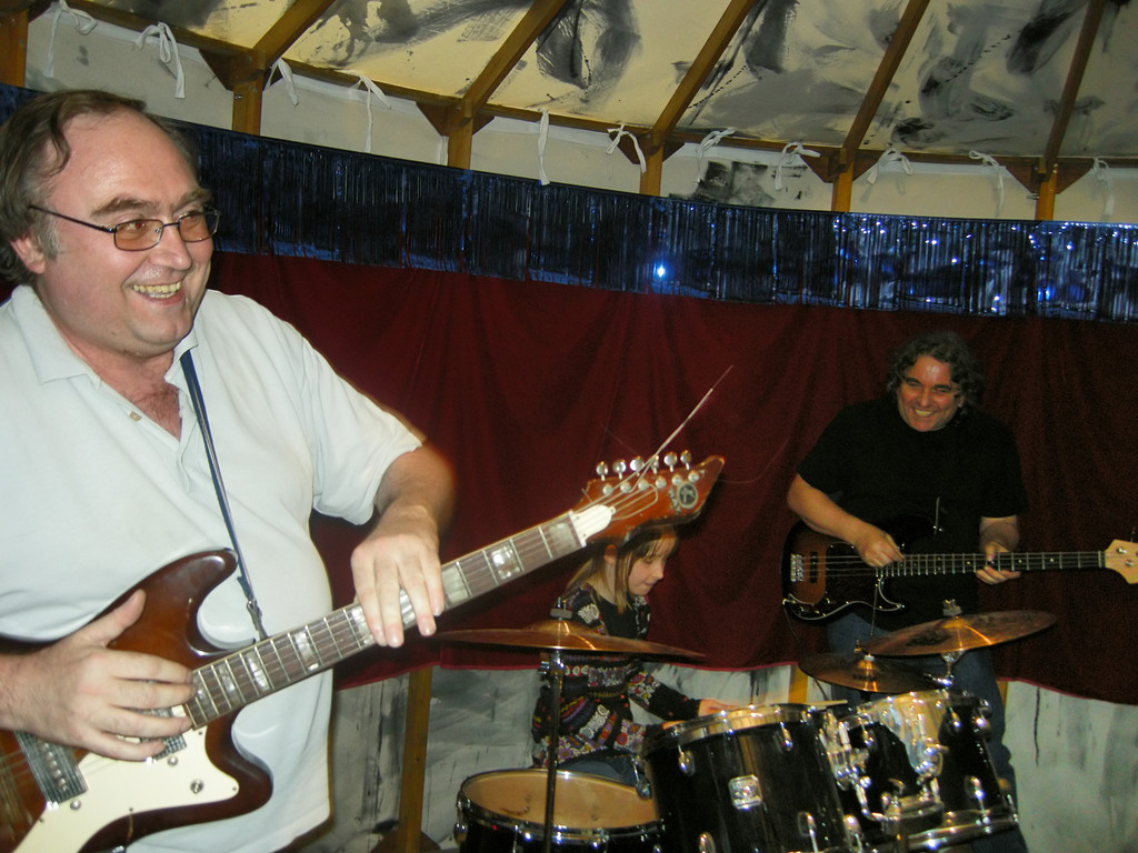 Reverse Karaoke Band: Kim Gordon (voc), Roger Helmig (git), Julia Schneider (dr), Erwin Wiemer (bass)