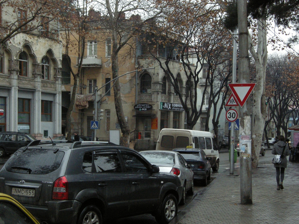 Straßenansicht am Theater