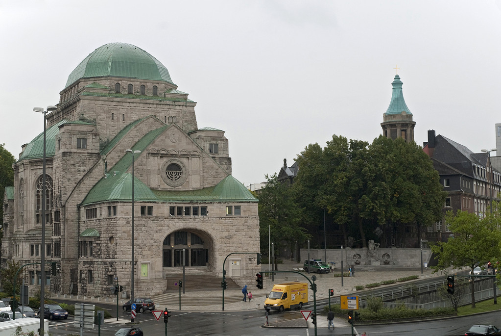 Der neue Edmund-Körner-Platz mit Synagoge und Alt-Katholischer Friedenskirche (10.9.2010)