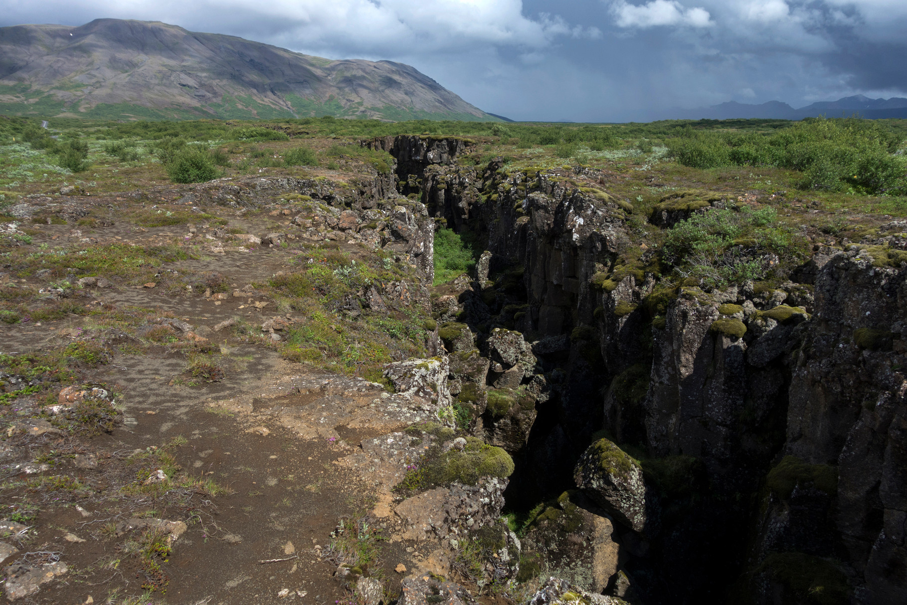 Erdspalte im Þingvellir-Nationalpark