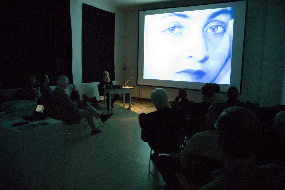 Marikke Heinz-Hoek, Vortrag "Von Minneapolis bis Novosibirsk - über das Suchen, Finden und Präsentieren von Videos für die Ausstellungsreihe SCREESPIRIT_CONTINUED", 2008