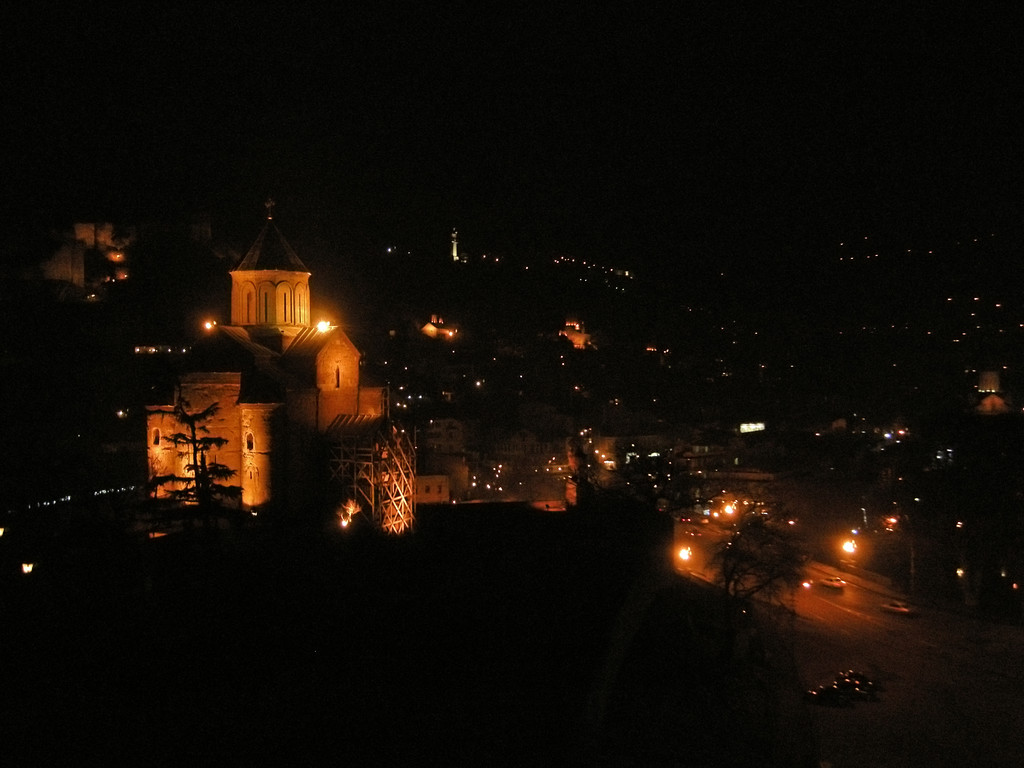 Großartiger Ausblick vom Lokal aus auf Tiflis-Metekhi-Kirche