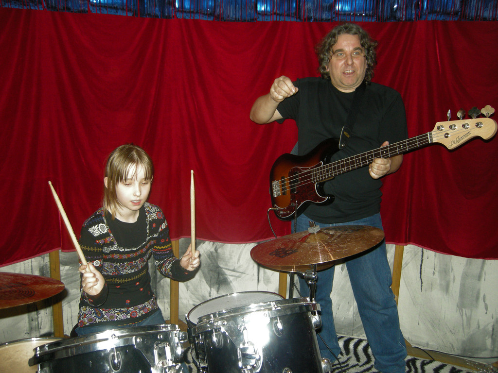 Reverse Karaoke Band: Kim Gordon (voc), Roger Helmig (git), Julia Schneider (dr), Erwin Wiemer (bass)