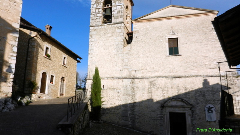 Prata D'Ansidonia, L'Aquila. Chiesa parrocchiale.