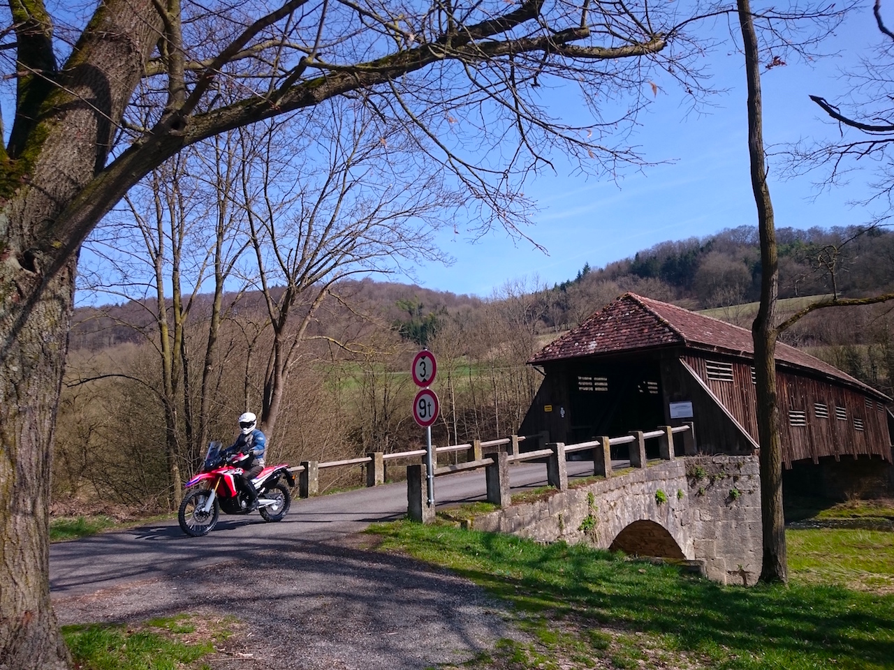 Über die Archenbrücke von Unterregenbach