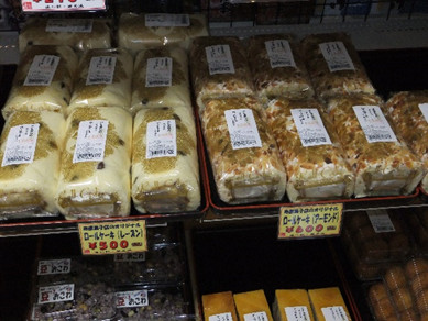 中里を代表する菓子店「ことぶきや」のロールケーキが道の駅でも販売されています。お立ち寄りの際はぜひおひとつお買い求めくださいね。コスパ抜群。お茶うけに。