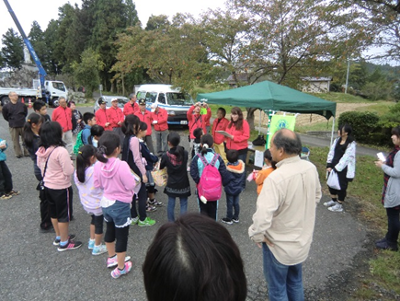 最後は寺子屋マイスター認定証の授与式。一人一人に認定証が手渡されました。