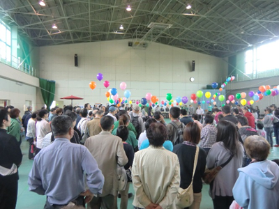 開会式。思っていた以上の人の多さにびっくり！来賓として、市長をはじめ一関選挙区選出の県議会議員が5人全員出席。一関市議会議員も何人かいらっしゃっていました。