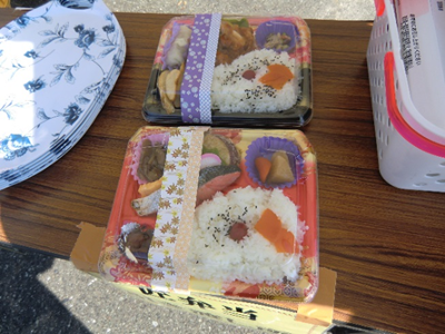 スタッフ限定で(スタッフの方は昼食交換券を持っていたようです)一般客には非売品の、その名も「匠弁当」!肉と魚の2種類から選べるようです。Hana金の時に出た「匠の祭典だから『匠』とか『たくみ』とかをネーミングに使ってはどうか」という意見を採用していただきました