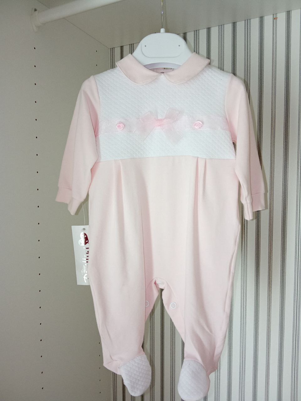 tutina rosa e biancha maniche lunghe con fiocco