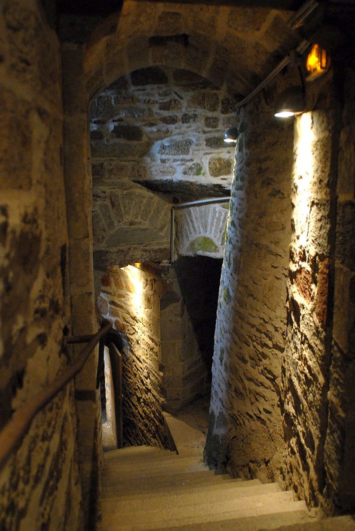 Montée par l'escalier en colimaçon de la Tour Saint-Laurent