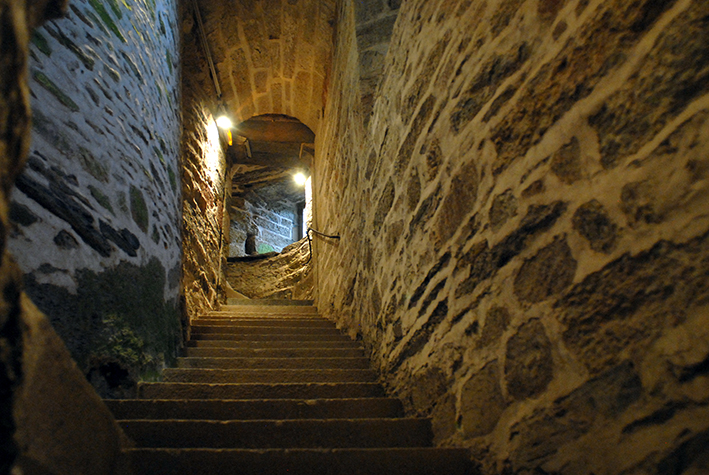Montée par l'escalier en colimaçon de la Tour Saint-Laurent
