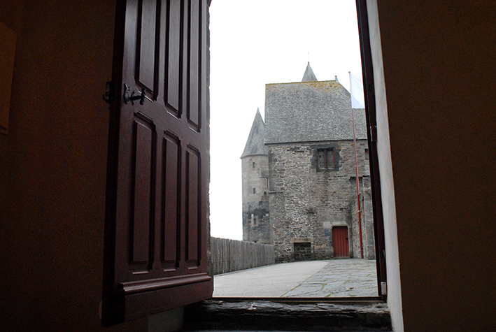 Entrée dans la tour de l'oratoire