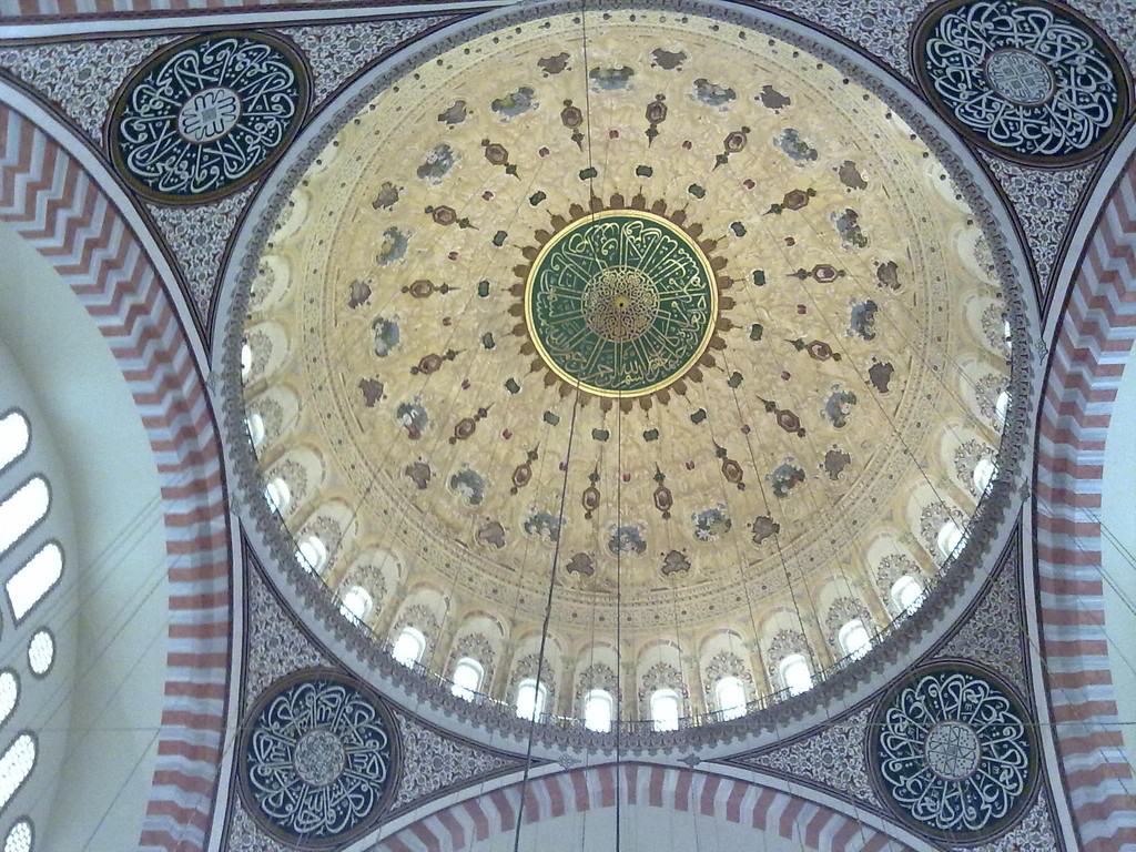 una cupula de una mezquita