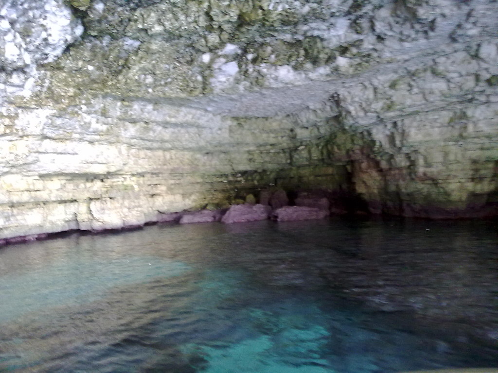 dentro de la cueva