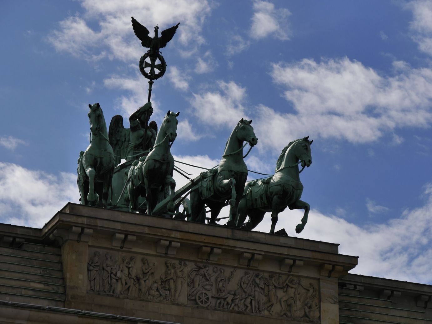 Friedensgöttin Eirene auf der Quadriga