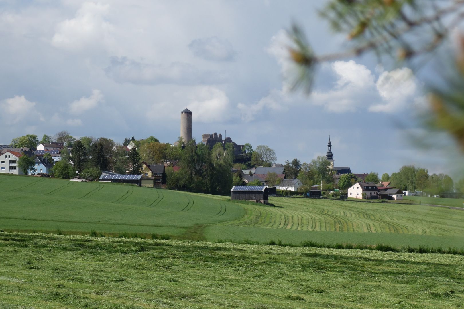 der Burgturm mit Ruine in Thierstein