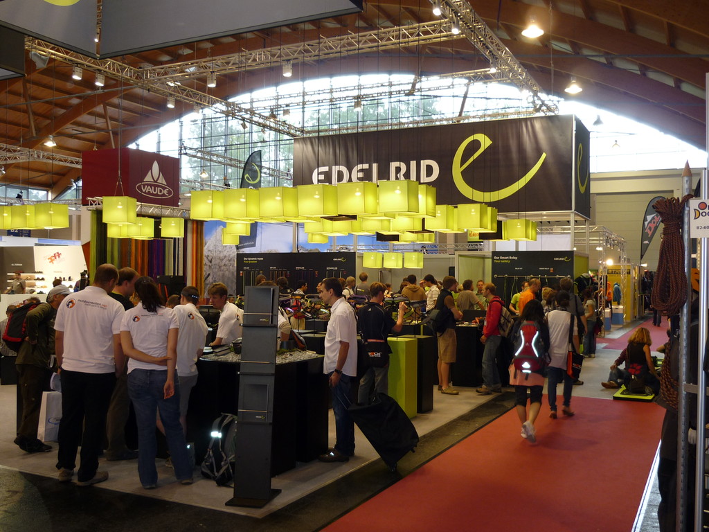 Der edle Stand von Edelrid in leuchtendem Grün