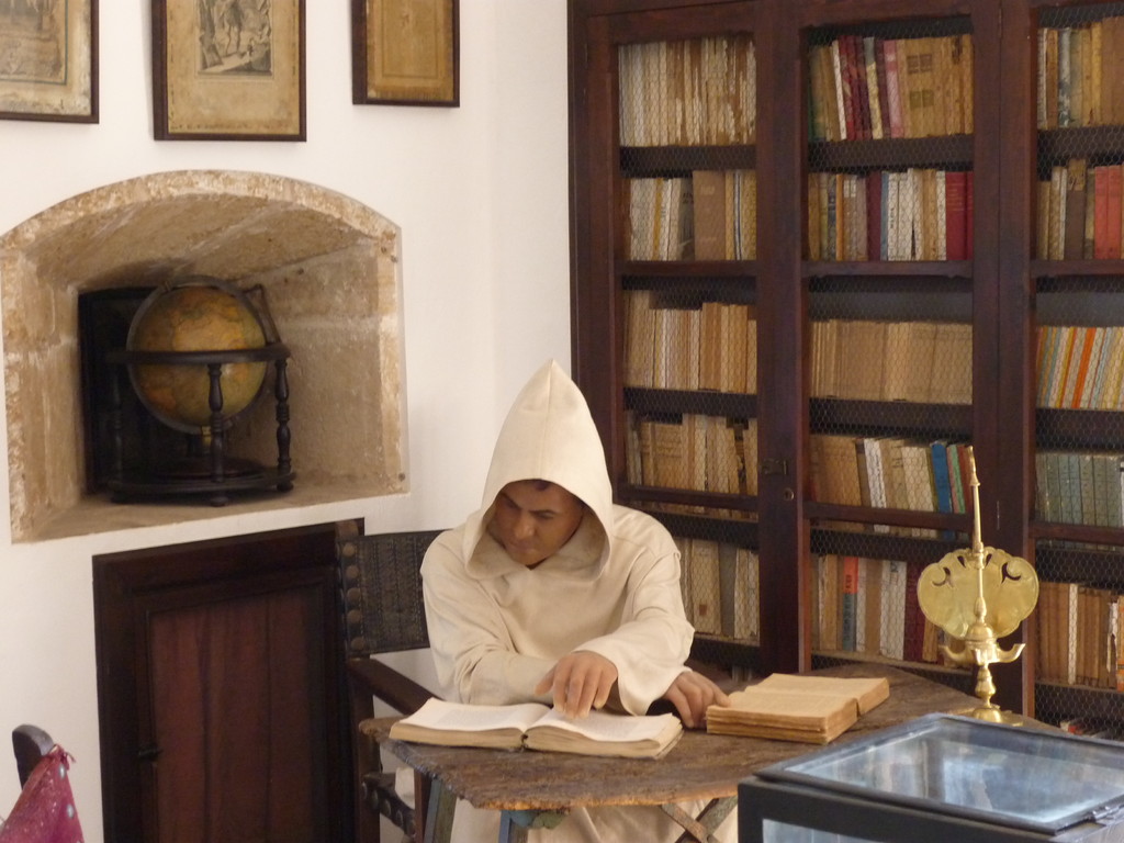 die Mönche lebten und arbeiteten hier früher nicht schlecht, ein Rundgang führt durch mehrere Zellen und durch die Bibliothek