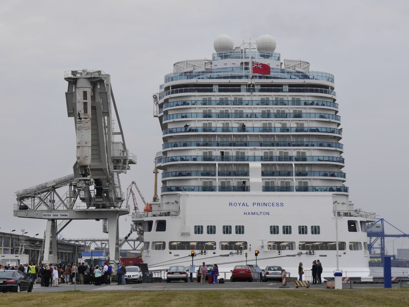 im Überseehafen von Rostock fühlt man sich ziemlich klein